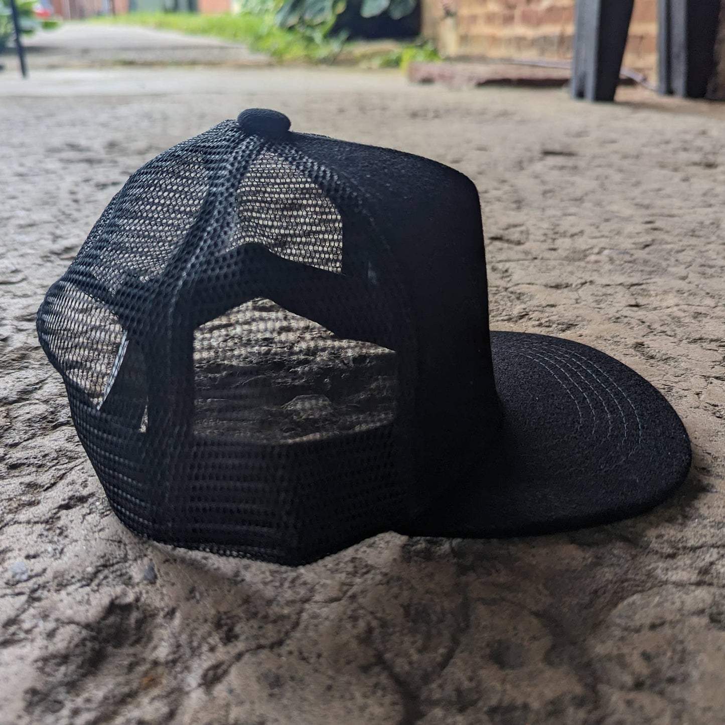 YOUTH "Raised in a barn" Black Mesh Trucker Hat